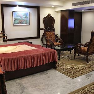 Deluxe King Suite